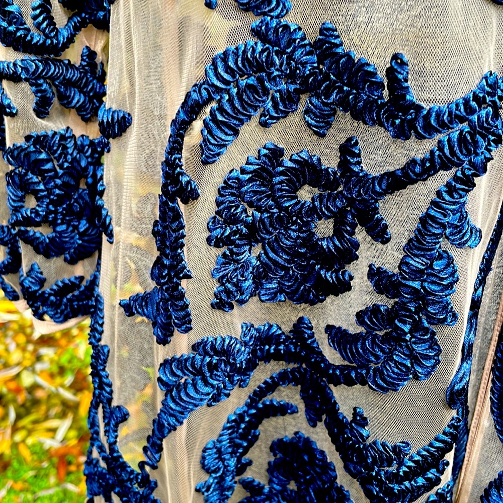 GRACIA SHEER & DARK BLUE EMBROIDERY 3/4 SLEEVE EVENING DUSTER - L - NWT !  💙🤎 - Picture 2 of 8